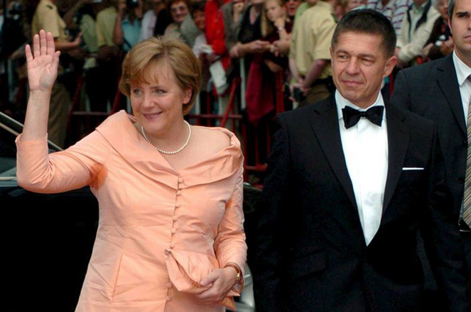 German chancellor contestant and chairwoman of the CDU Angela Merkel and her husband Joachim Sauer arrive at the festival opera house in Bayreuth, Germany, Monday 25 July 2005. The 94th Richard Wagner festival was opened with a new production of 'Tristan and Isolde'.  EPA/ Armin Weigel