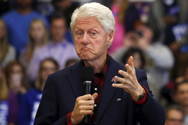 Former U.S. President Bill Clinton introduces U.S. Democratic presidential candidate Hillary Clinton during a campaign rally at Washington High School in Cedar Rapids, Iowa January 30, 2016.  REUTERS/Adrees Latif    - RTX24R5U