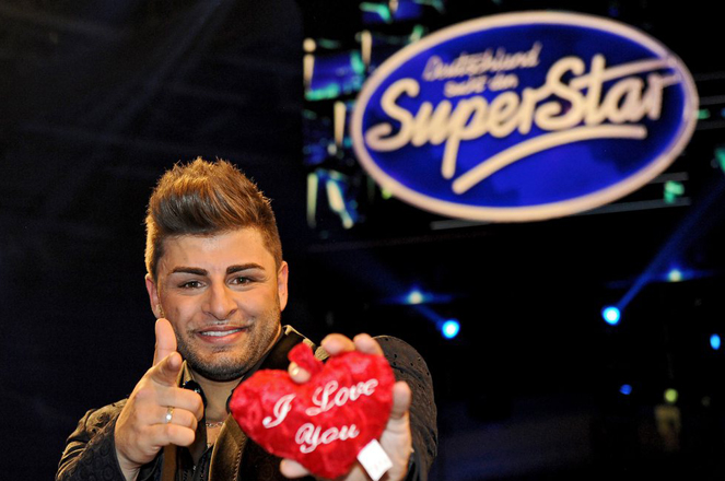 epa04752499 A picture made available on 17 May 2015 of casting show finalist Severino Seeger posing for the camera at the final of pop casting show 'Deutschland sucht den Superstar' (DSDS), the German version of Pop Idol franchise, at OeVB Arena venue in Bremen, Germany, 16 May 2015. Severino Seeger won the 12th season's title.  EPA/INGO WAGNER