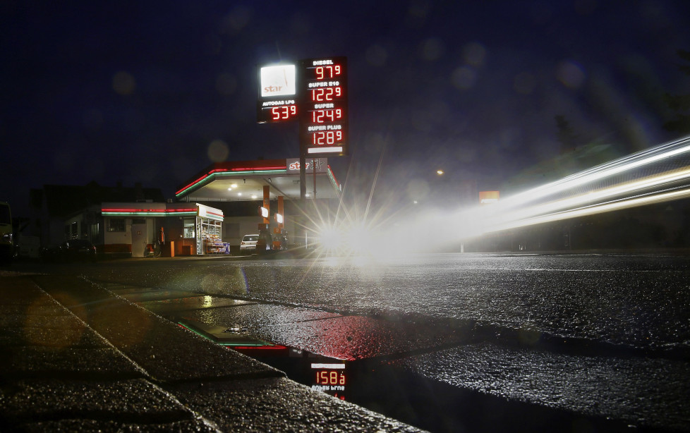 Ölaktien der grossen Konzerne: Steigen die Benzinpreise wieder, werden Anleger profitieren. Foto: Reuters