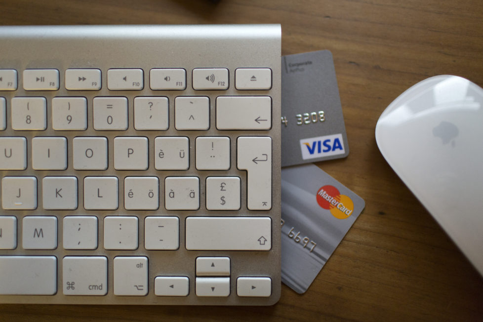 Verzugszinsen und Gebühren bei Kreditkartenanbietern: Vergleich lohnt sich. Foto: Key