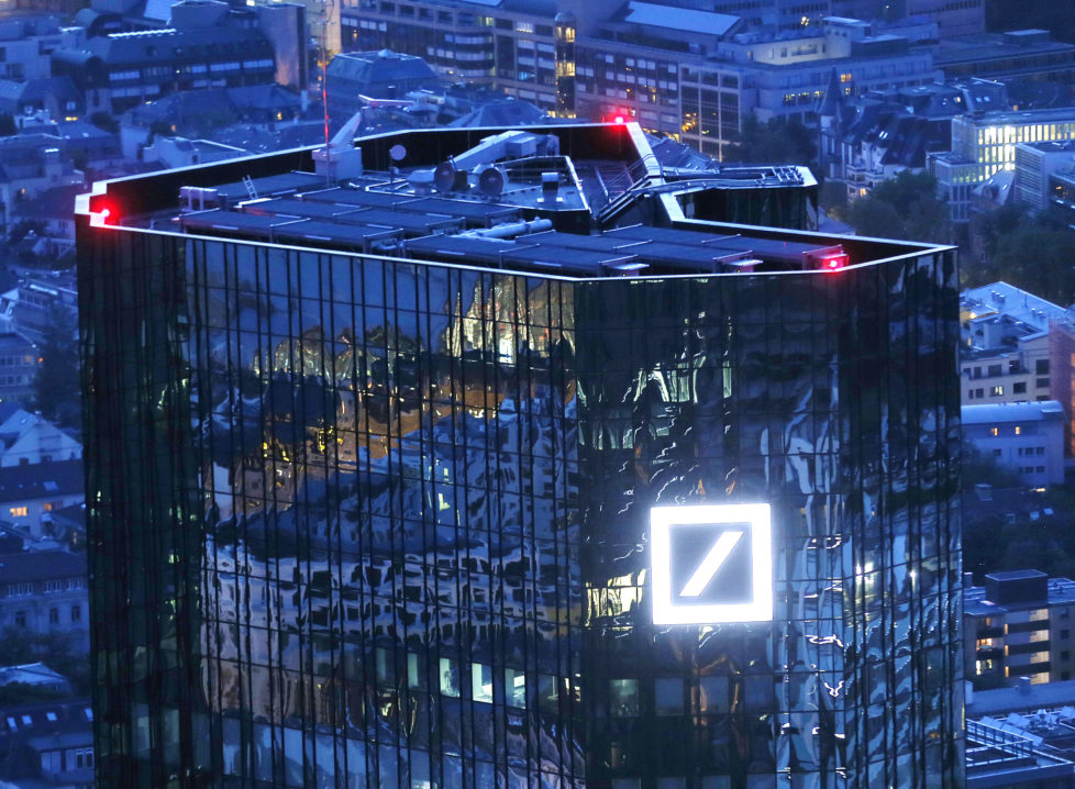 Hauptsitz der Deutschen Bank in Frankfurt am Main: Interner milliardenteurer Umbau statt statt Entwicklung neuer Geschäftsmodelle. Foto: Michael Probst/Keystone