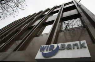 Verunsicherte Kunden wegen neuer Strategie: WIR-Bank in Basel. Foto: Georgios Kefalas/Keystone