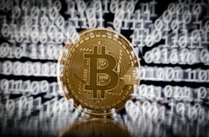 Investoren setzen auf Bitcoin, weil sie Zweifel an der auf spottbilligen Geld basierenden Währungspolitik der Nationalbanken haben. Foto: Thomas Trutschel/Getty Images