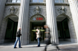 Hohe Boni, hohe Bussen: Grossbanken wie die UBS haben das Vertrauen der Anleger nicht verdient. Foto: Bloomberg