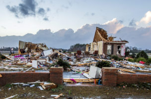 Katastrophenbonds: Versicherungen lassen die Anleger das Risiko tragen. Foto: Mark Wallheiser/EPA