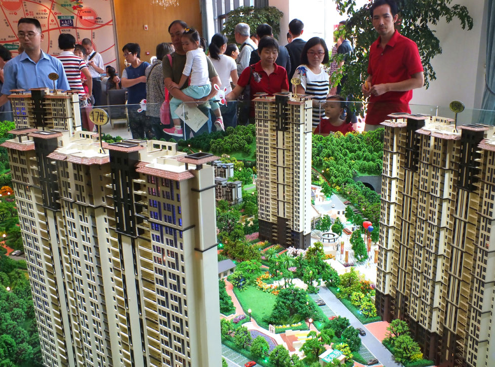 Chinesischer Boom: Käufer auf der Suche nach Wohneigentum in der Provinz Hubei. Foto: AFP
