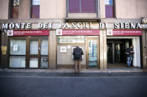 Italien sitzt auf einer Staatsverschuldung von 2,3 Billionen Euro: Pleitebank Monte dei Paschi di Siena. Foto: Keystone