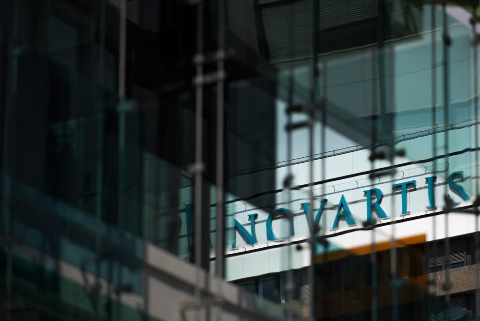 Novartis hat eine volle Kasse: Der Pharmakonzern hat wegen Verkäufen Milliarden für Zukäufe. Foto: Urs Jaudas