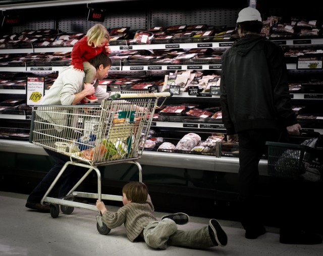 Ein Vater am Einkaufen. (Flickr)