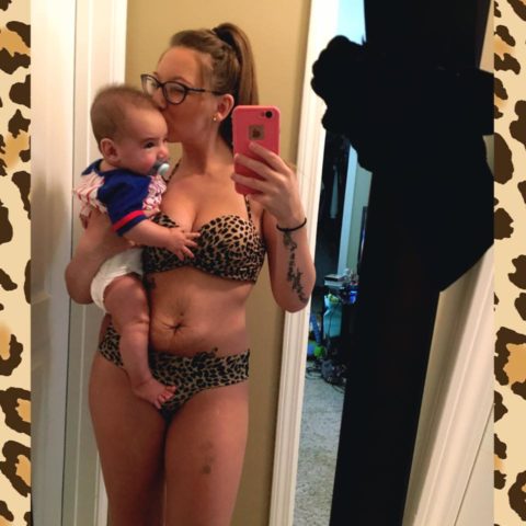 «Proof that I've done something amazing»: Lexi Sinclair über ihren Bauch. Foto: Facebook