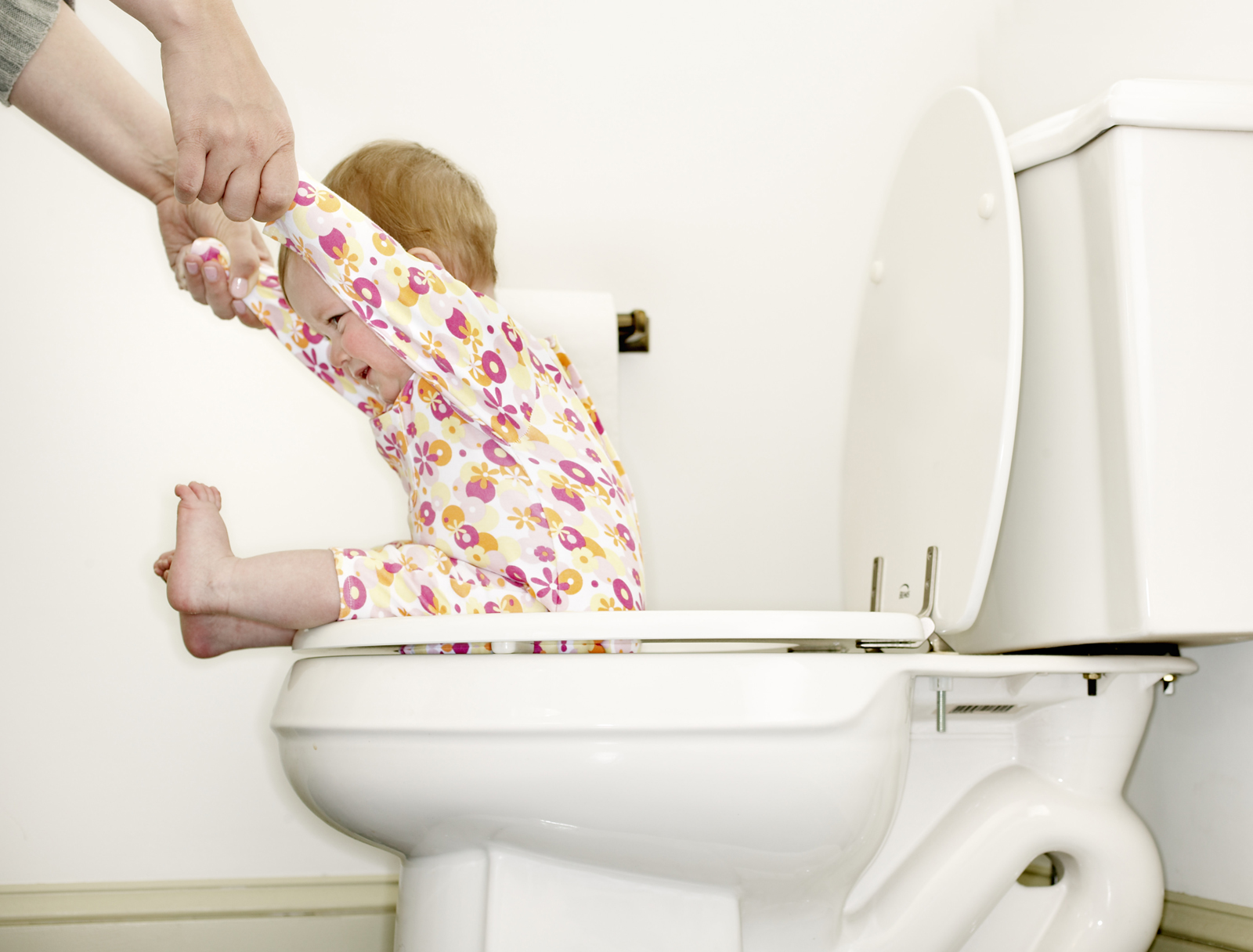Eltern müssen windelfreie Kinder gut unterstützen: Ein Baby auf dem WC. Foto: Getty Images 