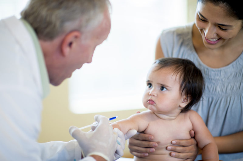 Die Frage ist nocht ob, sondern wann und wogegen: Ein Baby erhält eine Impfung. Foto: iStock