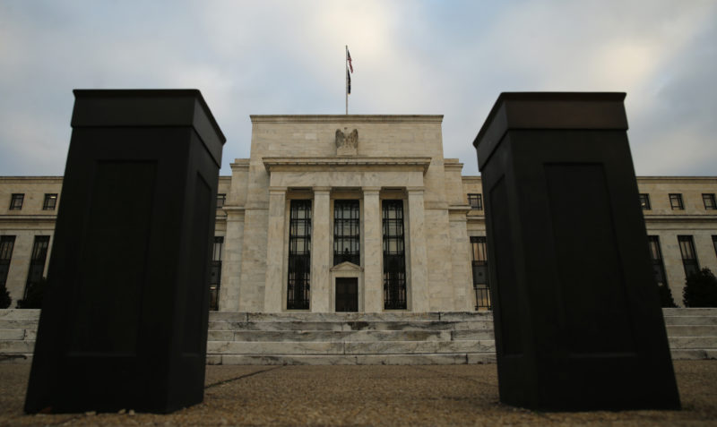 Was bedeutet der jüngste scharfe Zinsanstieg? Poller vor dem Haupteingang des Federal Reserve in Washington. Foto: Kevin Lamarque (Reuters)