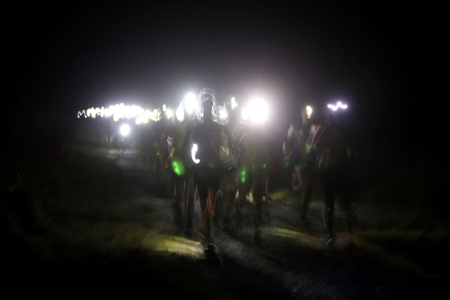 Nahbegegnung der dritten Art? Nein: Teilnehmer eines Nachtrennens in San Francisco. <br>(Bild: Getty Images)