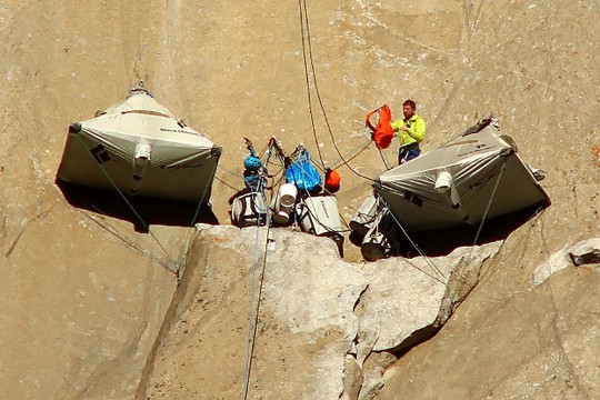 Weshalb benutzen die Seile, wenn es Freeclimbing ist? (Bild: AP Photo/Tom Evans, elcapreport)
