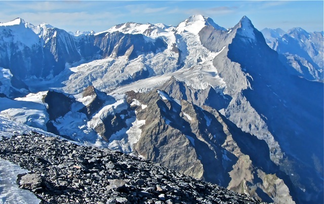 Aussicht vom Wetterhorn im Berner Oberland auf Jungfrau, Mönch und Eiger.
