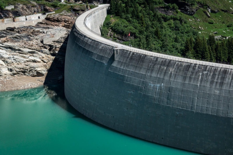 Mit Wasserkraft Schwankungen ausgleichen: Stausee in Zervreila. Foto: Christian Beutler (Keystone) 