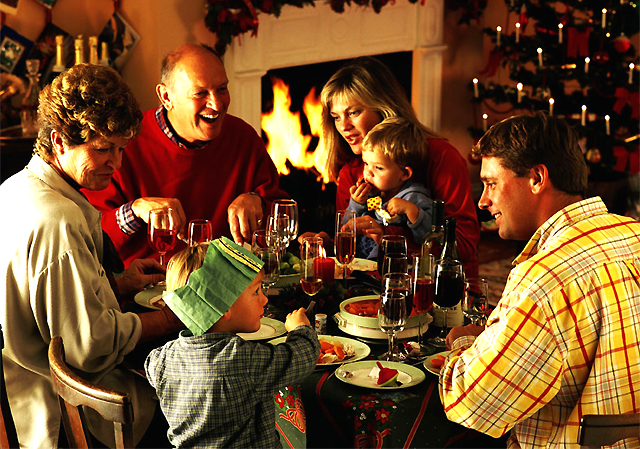 Mit ausreichend Alkohol ertragen die meisten sogar das Singen von Weihnachtsliedern.