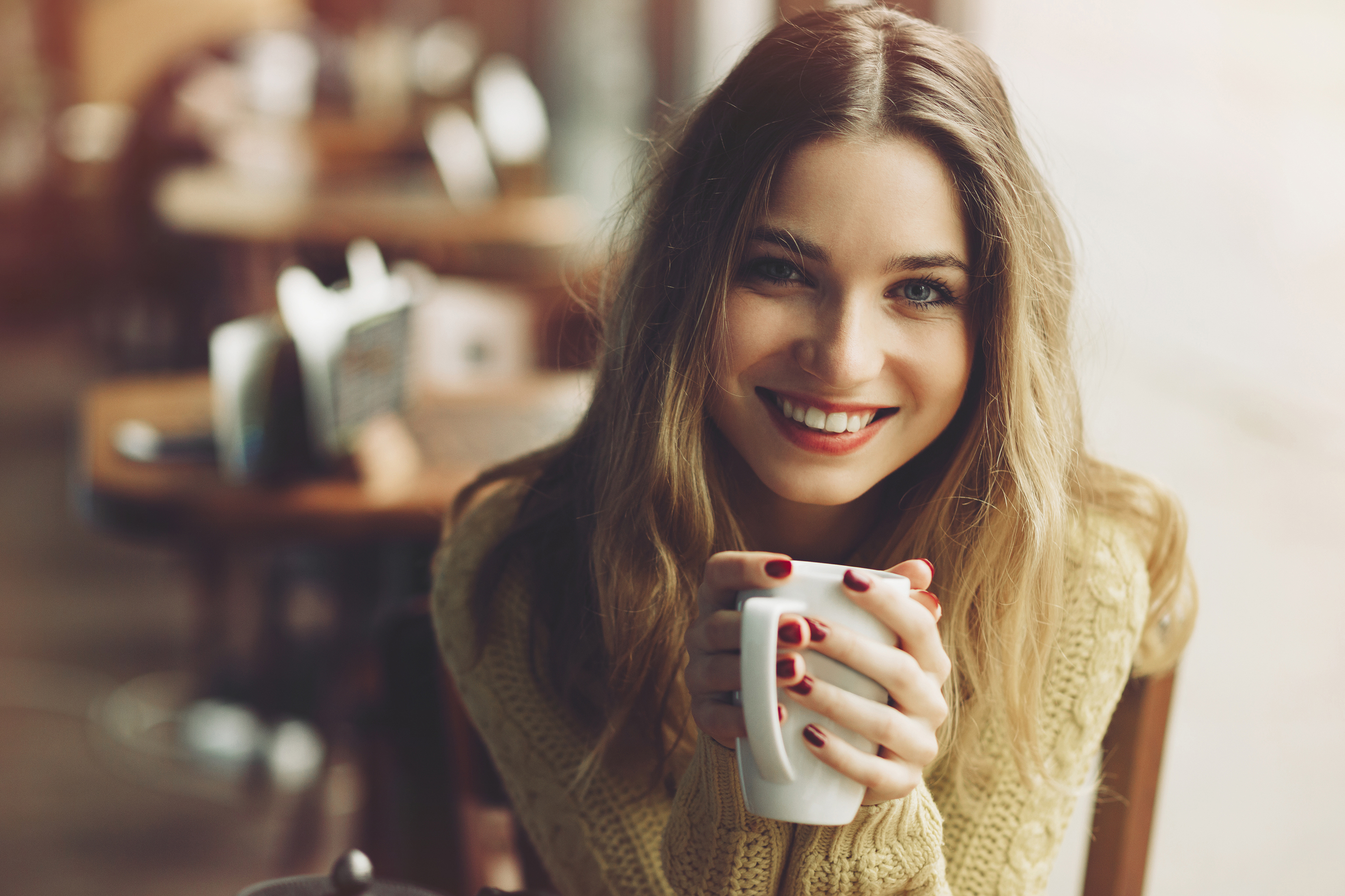Die Erwartungen sind gross: Kann Tee glücklich machen? Zum Flirten führen? Schwung in den Tag bringen? Foto: iStock