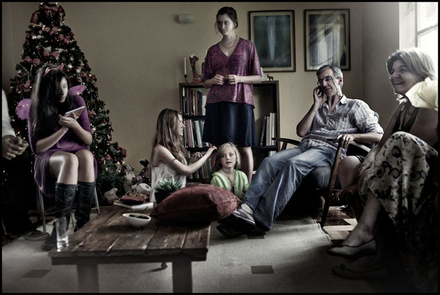 Neue Familienmodelle erfordern neue Traditionen: Eine Familie beim Weihnachtsfest. (Bild: Flickr / Cia de Foto)