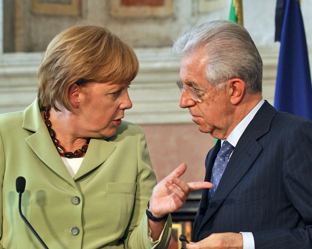 Angela Merkel und Mario Monti an einer Pressekonferenz in Rom, 22. Juni 2012. (Keystone)