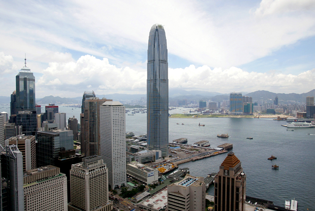     Mächtiges Symbol: Der IFC-2-Turm ist der Sitz der Zentralbank von Hongkong. (Foto: Reuters)