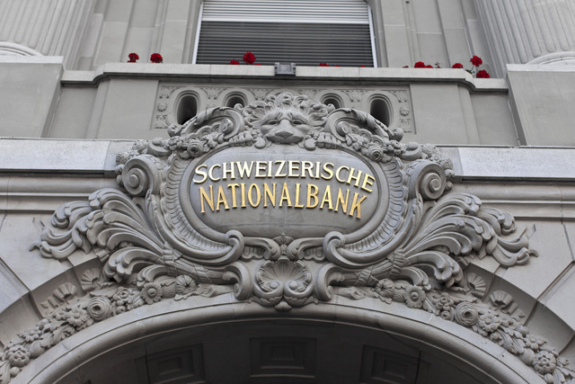 Währungspolitk im Sinne der Eurokrise: Eingang der Schweizerischen Nationalbank in Bern am 16. Juli 2012.