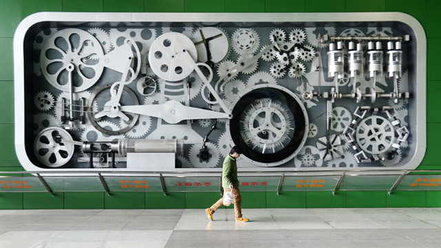 Entwicklung im Rahmen: Mechanische Installation an einem Museum in Peking. (Bild: AFP)