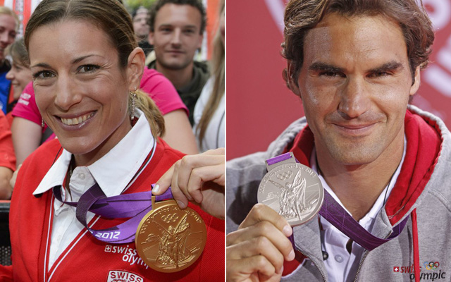 Nicola Spirig und Roger Federer mit ihren Medaillern
