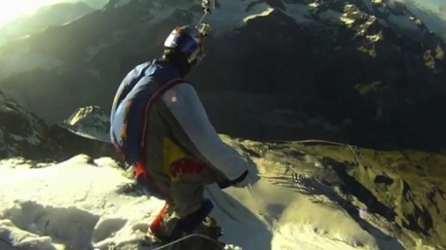 Wingsuit-Premiere in der Matterhorn-Nordwand