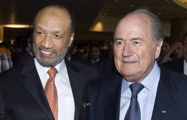 Ein Bild aus der Zeit, als sie noch Kollegen waren: Bin Hammam und Blatter, 2009.
