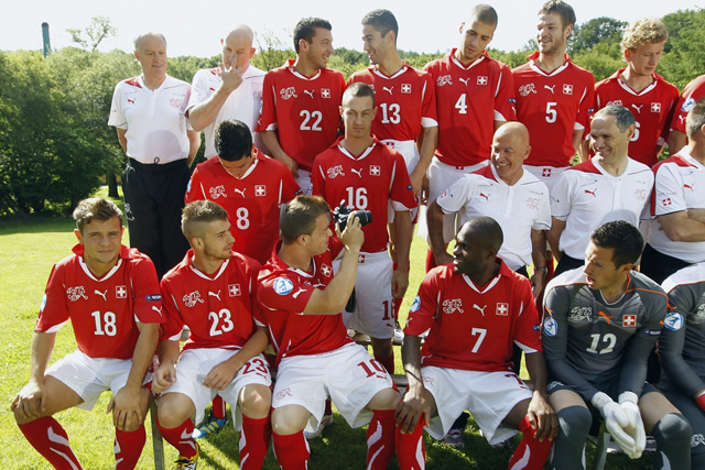 Gelöste Stimmung vor dem offiziellen Mannschaftsbild der Schweizer U-21-Mannschaft.