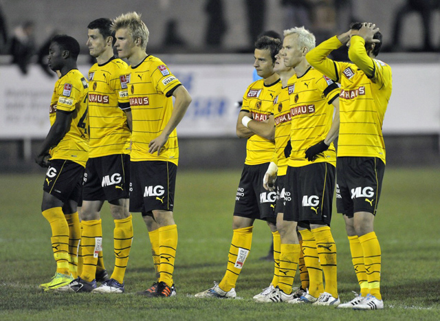 Enttäuschte YB-Spieler nach dem Aus gegen Winterthur im Cup, 27. November 2011.