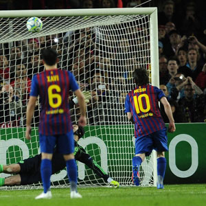 Genial daneben: Der dreifache Weltfussballer Lionel Messi verschiesst einen Penalty gegen Chelsea, Barcelona verpasst den Finaleinzug.