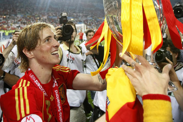 Wiedersehen möglich: Fernando Torres mit dem EM-Pokal am 29. Juni 2008 in Wien. (Bild: Keystone)