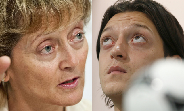 Grosse Augen: Eveline Widmer-Schlumpf (l.), Deutschlands Spielmacher Mesut Özil.