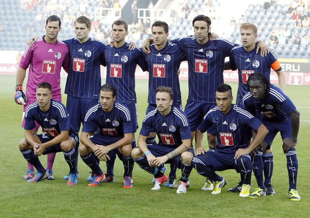 Die Mannschaft des FC Luzern vor dem Spiel gegen Genk, 23. August 2012. (Keystone)