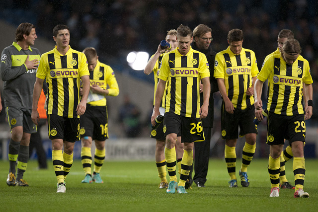 Die Spieler von Borussia Dortmund verlassen nach dem 1:1 gegen Manchester United das Feld. (Foto: Keystone)