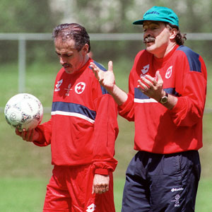 Expertenrunde beim Training: Nati-Coach Artur Jorge (r.) mit Assistenztrainer Hans-Peter Zaugg, 29. Mai 1996.