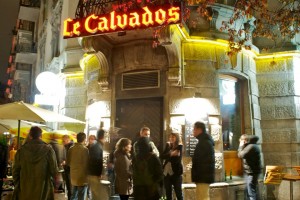 Am zweijährigen Geburtstag der Calvados-Bar.