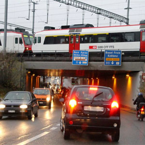 Strassen und Schienen pulsieren: Ein Land wie die Schweiz lebt von der Mobilität.