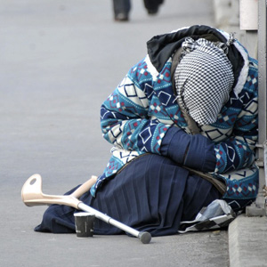 Wer bettelt, schottet sich von der Gesellschaft ab: Bettlerin in Genf.