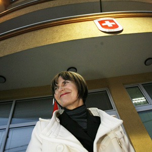 Bundesraetin Micheline Calmy-Rey bei der Einweihung der Schweizer Botschaft, am Freitag, 28. Dezember 2008, in Pristina, Kosovo.
