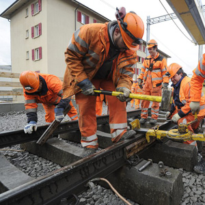 Die Romandie braucht dringend einen Ausbau ihres Bahnnetzes: Bauarbeiten an einem Geleise in Prilly (VD). (Bild: Keystone)