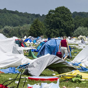 Nach dem Open Air Festival in Frauenfeld bleiben Müllberge liegen, 15 Juli 2013. (Keystone/Ennio Leanza).