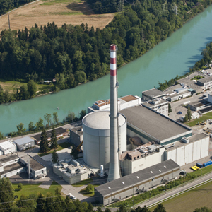 Das Kernkraftwerk Muehleberg an der Aare bei Bern am Donnerstag, 9. August 2012. (KEYSTONE/Alessandro Della Bella)