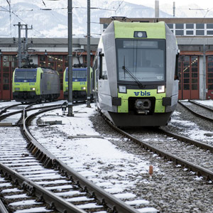 Eisenbahnwagen der BLS in Spiez, 3. Dezember 2013. (Keystone/Peter Schneider)
