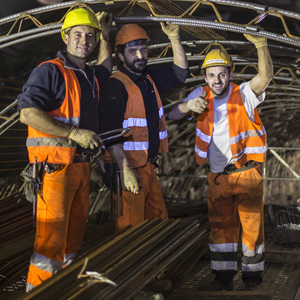 Die Schweiz wird mit fremder Hilfe gebaut: Arbeiter im NEAT-Basistunnel. Bild: Keystone