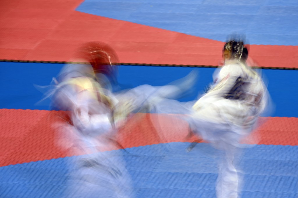 Marc-Andre Bergeron (RED) of Canada fights with Misael Lopez (BLUE) of Mexico during the Taekwondo men's +80kg bronze at the 2015 Pan American Games, in Missassagua, Canada July 22, 2015. AFP PHOTO/HECTOR RETAMAL